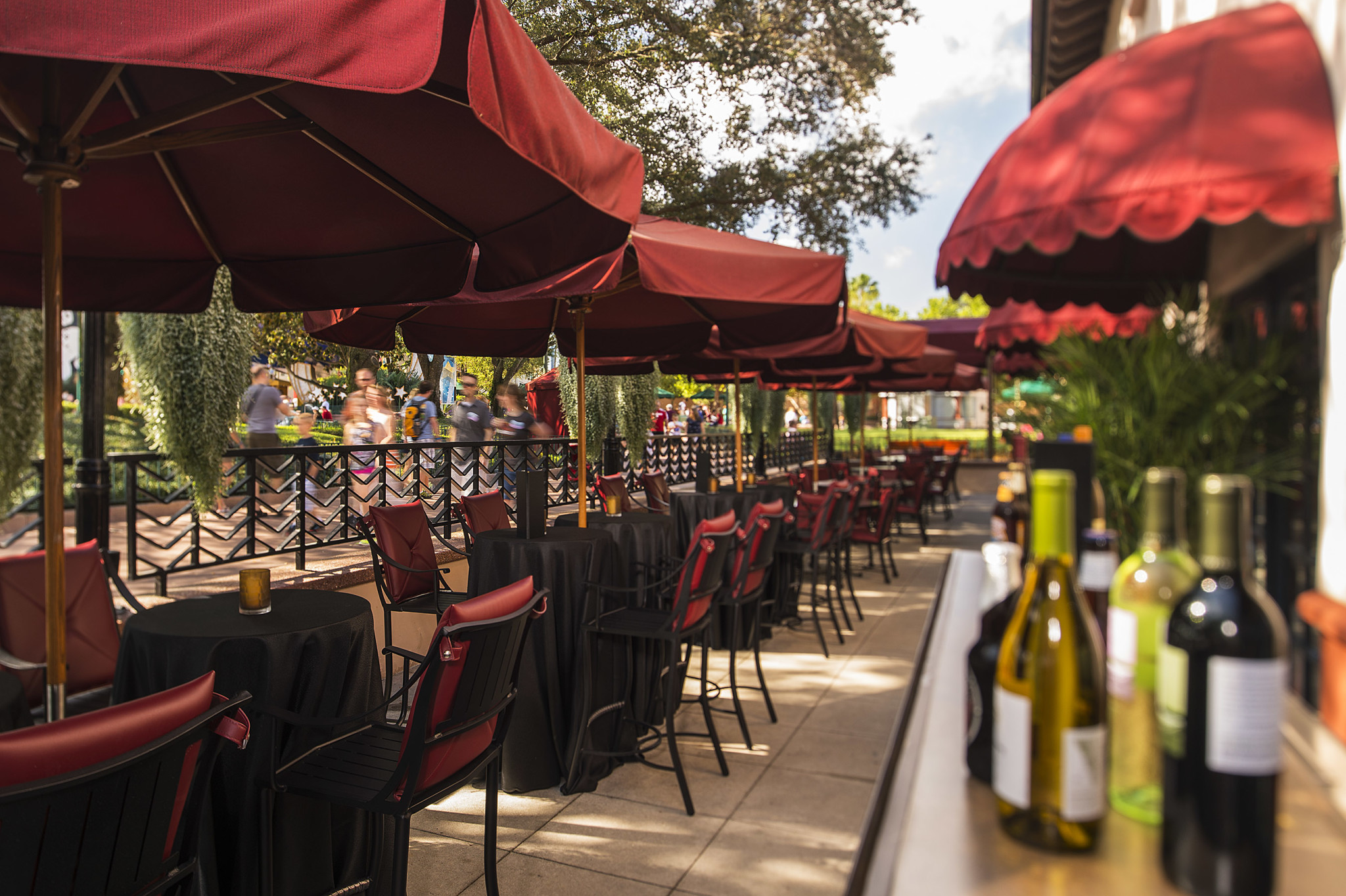 A new patio lounge at The Hollywood Brown Derby offers DisneyÕs Hollywood Studios guests a relaxing place beneath shade umbrellas where they can sip wine, beer and cocktails and enjoy small bites such as artisanal cheeses, duck confit tacos, Derby sliders and more. The new lounge, which opened October 2013, also features a delightful dessert menu with Chocolate Three Ways, a banana-white chocolate toffee tower on a cocoa-almond cookie, bananas Foster and strawberry Champagne cheesecake. Seating is first-come, first-served. DisneyÕs Hollywood Studios is located at Walt Disney World Resort in Lake Buena Vista, Fla. (Matt Stroshane, photographer)